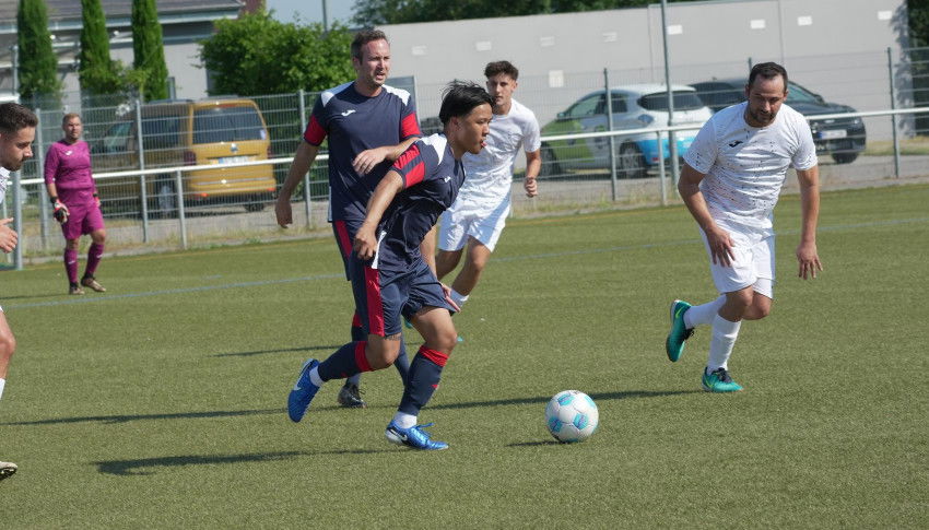 Photo to the news: Summer, sun, football: TSG sponsors' kickabout